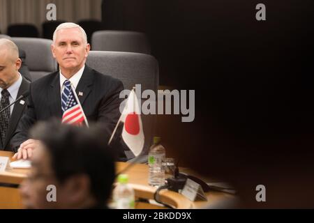 Le 7 février 2018, le vice-président Mike Pence s’est rendu à Tokyo, au Japon, dans le cadre de son voyage diplomatique en Asie, visant à renforcer les relations bilatérales entre les États-Unis et le Japon. Banque D'Images