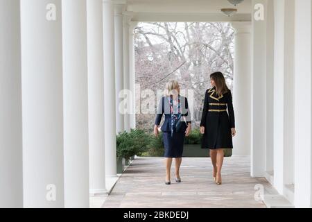 Le 23 février 2018, la première dame Melania Trump a rencontré Lucy Turnbull, épouse du premier ministre australien Malcolm Turnbull, lors d’une visite officielle. Banque D'Images