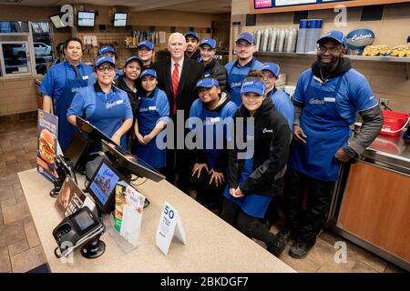 Le vice-président Mike Pence s’arrête au restaurant Culver le mardi 14 janvier 2020 à Milwaukee, AU WISCONSIN. Vice-président Pence in WI Banque D'Images