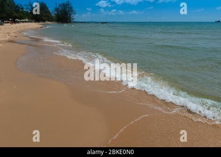 Eau claire de la baie de Siam sur le côté ouest de l'île de Phuquoc, Vietnam Banque D'Images