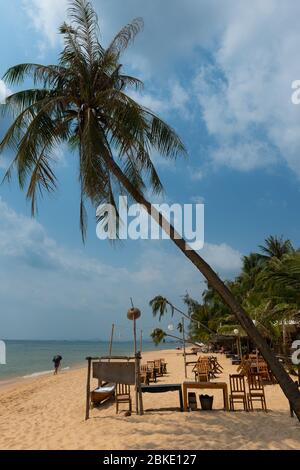 Vider le café de plage sur long Beach, Phu Quoc pendant la pandemia de COVID Banque D'Images