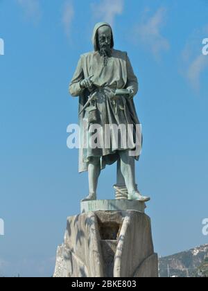 À Amalfi, le monument de Flavio Gioia, l'inventeur allégend de la boussole du marin Banque D'Images