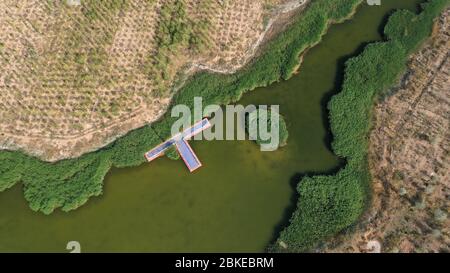 Yinchuan. 2 mai 2020. La photo aérienne prise le 2 mai 2020 montre le paysage du parc national des zones humides de Tianhu dans le comté de Zhongning de Zhongwei, dans le nord-ouest de la Chine, la région autonome de Ningxia hui. Crédit: Wang Peng/Xinhua/Alay Live News Banque D'Images