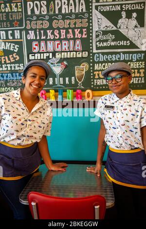 Deux membres du personnel du café Gringo à Ipanema, Rio de Janeiro - Brésil Banque D'Images