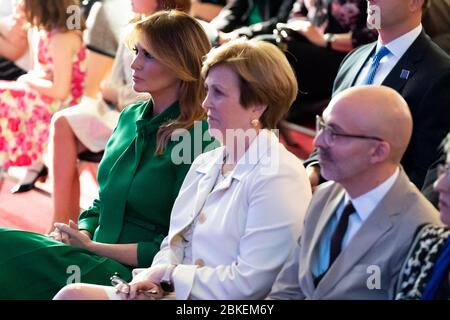 Première dame Melania Trump et Deborah Rutter, présidente du John F. Kennedy Center for the Performing Arts, assistez au concert du concours international des jeunes solistes 2019 de la VSA vendredi 26 juillet 2019 au John F. Kennedy Center for the Performing Arts de Washington, D.C. Mme Trump au Kennedy Center Banque D'Images