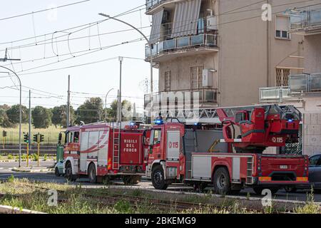 Roma, Italie. 04 mai 2020. Urgence du coronavirus de Rome. Vigli del Fuoco Italiani, en action à Rome. Crédit: SPP Sport Press photo. /Alay Live News Banque D'Images