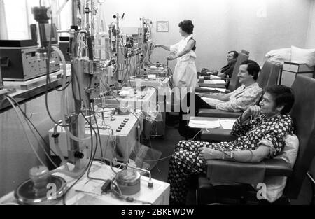 17 mai 1980, Saxe, Leipzig: Au centre de dialyse de l'Université Karl Marx Leipzig. Photo : Volksmar Heinz/dpa-Zentralbild/ZB Banque D'Images