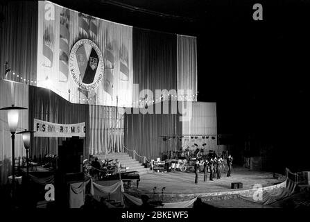 30 mai 1980, Saxe, Karl-Marx-Stadt: Le 'V. Le Festival de l'amitié des jeunes de la RDA et de l'URSS se déroule fin mai 1980 à Karl-Marx-Stadt. Photo : Volksmar Heinz/dpa-Zentralbild/ZB Banque D'Images