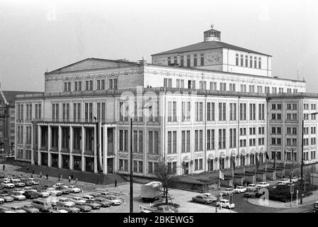 04 mai 1980, Saxe, Leipzig: L'Opéra de Leipzig sur Karl-Marx-Platz a été construit en 1954-1960 selon un dessin de Kunz Nierade et Kurt Hemmerling. Photo : Volksmar Heinz/dpa-Zentralbild/ZB Banque D'Images