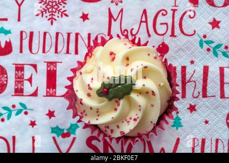 Sainsburys Red Velvet cupcake Serviette Serviette de Noël - à la recherche d'en haut vers le bas Banque D'Images