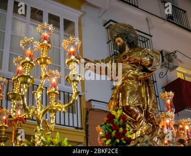 8 septembre 2019, El Puerto de Santa Maria, Andalousie, Espagne. Procession Nuestra Senora de los Milagros la nuit. Banque D'Images