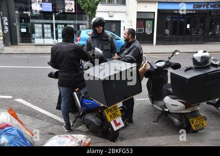 Livreurs pendant une pause Banque D'Images