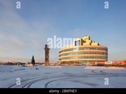 Vue extérieure. Kristalen Kiruna, Kiruna, Suède. Architecte: Henning Larsen, 2018. Banque D'Images