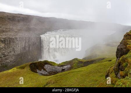 La superbe cascade de Dettifoss dans le parc national de Vatnajökull, dans le nord-est de l'Islande. Banque D'Images