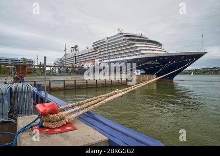 Québec, Canada le 23 septembre 2018 : les navires de croisière Zuiderdam sont amarrés à Québec avec le fleuve Saint-Laurent en arrière-plan. Banque D'Images