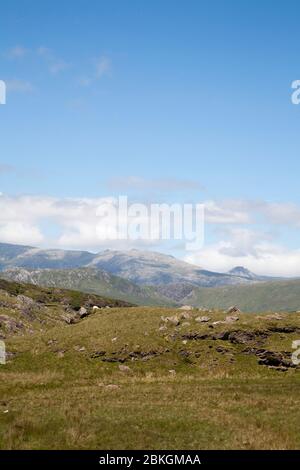 Vue depuis le col de Crimée de Bwlch y Gorddinan reliant Blaenau Ffestiniog avec Betwys-y-Coed en direction de la chaîne Glyder Snowdonia au nord du pays de Galles Banque D'Images