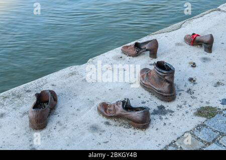 Chaussures sur le mémorial de l'Holocauste de la Danube, Budapest, Hongrie centrale, Hongrie Banque D'Images