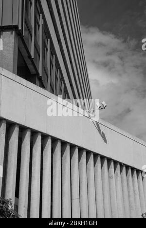 Novotel London West 1 Shortlands Hammersmith International Ctre, Hammersmith, Londres W6 détail architectural fenêtres en béton fins Banque D'Images