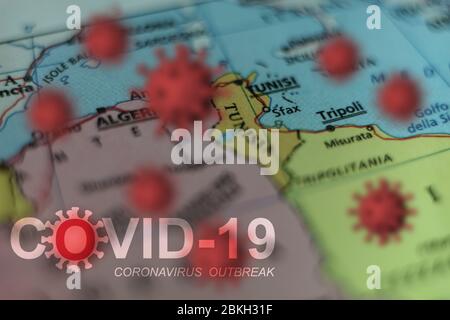 Éclosion de Covid-19 ou nouveau virus de Coronavirus, 2019-nCoV, sur une carte de la Tunisie. Virus Covid 19-NCP : contagion et propagation de la maladie à Tunis. Pandemi Banque D'Images