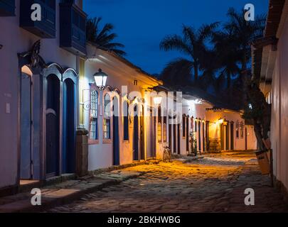 scène de rue dans la ville coloniale de Paraty au Brésil Banque D'Images