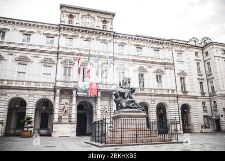 Turin, Italie. 26 avril 2020. Turin, Italie, avril 2020: La façade du Palazzo di Città, siège social de la municipalité de Turin pendant la période de verrouillage pandémique de Covid-19 (photo d'Alessandro Bosio/Pacific Press) crédit: Agence de presse du Pacifique/Alay Live News Banque D'Images