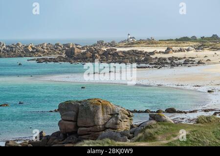 France, Finistère, Brignogan-Plage, phare de Pontusval vue de Meneham Banque D'Images