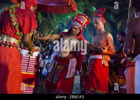 Inde, Etat du Kerala, proximité de Kannur, village de Vattappoyil, personnage de Theyyam dans un rite transe, culturel hindou et religieux Banque D'Images