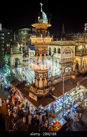 Inde, Etat du Maharashtra, Bombay, également appelé Mumbay, chemin Mohammed Ali, vue de nuit élevée de la mosquée Minara Masjid Banque D'Images