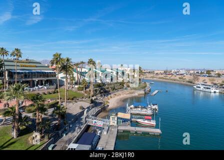 Vue sur le lac Havasu City depuis le pont de Londres, le lac Havasu, Arizona, États-Unis Banque D'Images