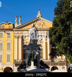 France, Alpes Maritimes, Nice, vieille ville, place Garibaldi, statue de Giuseppe Garibaldi, inaugurée en 1891, œuvre de sculpteurs et Gustave Antoine Etex Deloye devant la chapelle du Saint-Sépulcre Banque D'Images