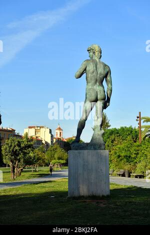 France, Alpes-Maritimes, Nice, vieille ville, promenade de Paillon, sculpture du David de Michel-Ange Banque D'Images