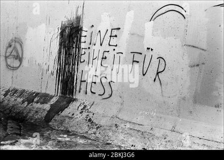 Mur de Berlin avec graffitis disant pas de liberté pour Hess 1979 Banque D'Images