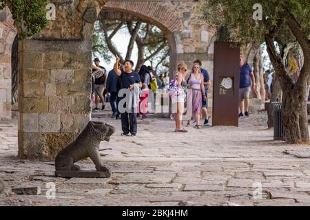 Portugal, Lisbonne, Alfama Castelo, le Castelo Sao Jorge (château Saint Georges), la terrasse offrant une vue exceptionnelle sur la ville (Miradouro do Castelo de São Jorge) Banque D'Images