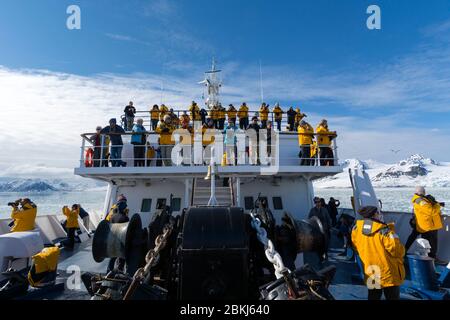 Bateau de croisière Ocean Adventurer, glacier Lilliehook, Spitsbergen, îles Svalbard, Norvège Banque D'Images