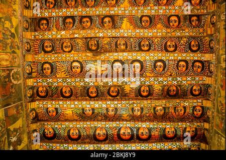 Ethiopie, Gondar, Debre Berhan Selassie église, ou Trinité au Mont de lumière, plafond peint avec des têtes d'anges Banque D'Images