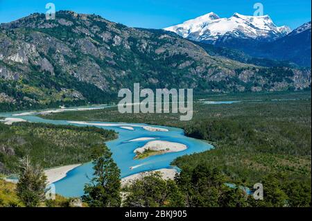 Chili, Patagonie, Aysen, Coyhaique, jetboat sur le rio Leon, sous les glaciers qui viennent du Nord des champs de glace de Patagonie Banque D'Images