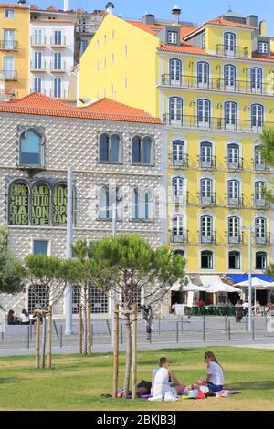 Portugal, Lisbonne, Alfama, Casa dos Bicos Construit en 1523 à partir de Campo das Ceboles, la Maison de Brás de Albuquerque qui abrite la Fondation José Saramago est reconnaissable par sa façade recouverte de pierres coupées en forme de point de diamant Banque D'Images