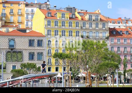 Portugal, Lisbonne, Alfama, Casa dos Bicos Construit en 1523 à partir de Campo das Ceboles, la Maison de Brás de Albuquerque qui abrite la Fondation José Saramago est reconnaissable par sa façade recouverte de pierres coupées en forme de point de diamant Banque D'Images