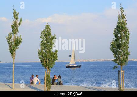 Portugal, Lisbonne, Avenida Ribeira das Naus, banques du Tage à la fin de la journée Banque D'Images