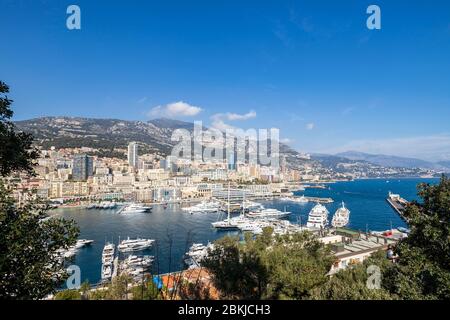 Principauté de Monaco, Monaco, vue de la vieille ville sur le port d'Hercules et le quartier de Monte-Carlo Banque D'Images