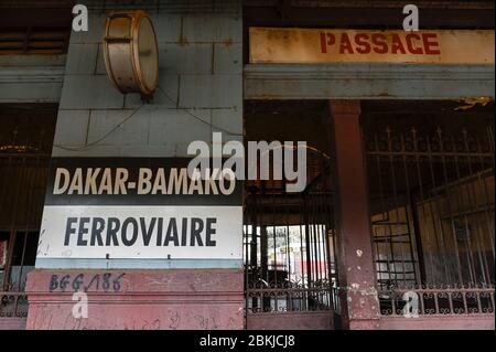 MALI, Bamako, gare, bâtiment colonial de l'époque coloniale française /Bahnhof, koloniales Gebaeude aus der französischen Kolonialzeit, Bahnllie Bamako-Dakar Banque D'Images