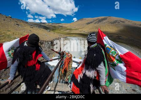Pérou, Cusco, Mahuayani, Cordillera de Sinakara, communauté autochtone Q'ero, clan Quiko, en camion à Mawoyani, point de départ du pèlerinage de Qoylur R'iti Banque D'Images