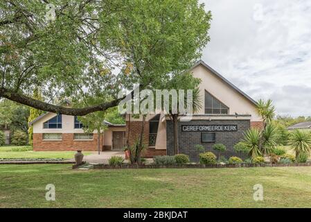 HARRISMITH, AFRIQUE DU SUD - 16 MARS 2020 : une scène de rue, avec l'église réformée, à Harrismith, dans la province de l'État libre Banque D'Images