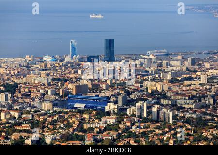 France, Bouches du Rhône, Marseille, 4ème arrondissement, quartier Saint Just, le Dôme et le Conseil général 13, Hôtel du département et quartier Arenc, la tour CMA CGM, l'architecte Zaha Hadid et la tour de la Marseillaise, l'architecte Jean nouvel en arrière-plan (vue aérienne) Banque D'Images