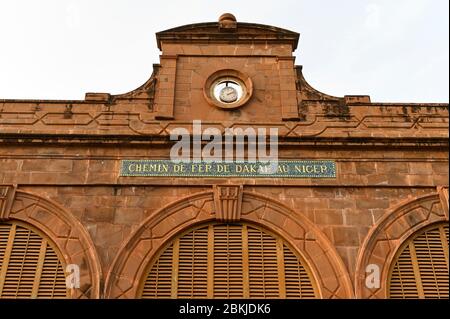 MALI, Bamako, gare, bâtiment colonial de l'époque coloniale française /Bahnhof, koloniales Gebaeude aus der französischen Kolonialzeit, Bahnllie Bamako-Dakar Banque D'Images