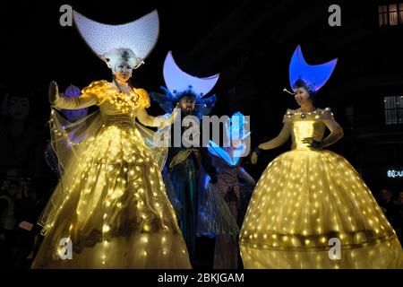 France, Alpes Maritimes, Menton, rue, Fete du citron, défilé de nuit Banque D'Images