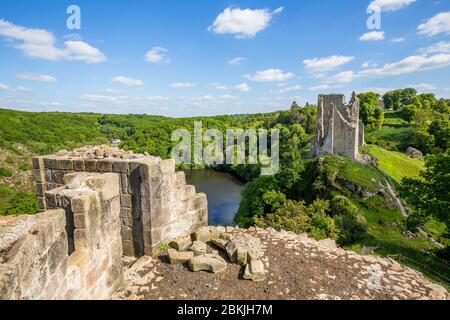 France, Creuse, Crozant, ruines de château médiéval, vallée de la Creuse Banque D'Images