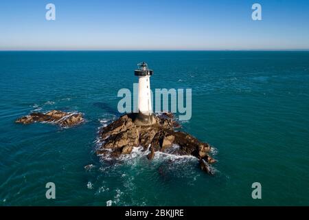 France, Ille-et-Vilaine, Côte d'Emeraude (Côte d'Émeraude), Cancale, Pointe du Grouin, phare Pierre-de-Herpin (vue aérienne) Banque D'Images