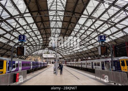 Northern Rail sur les plates-formes 3 et 4, gare de Liverpool Lime Street. Banque D'Images