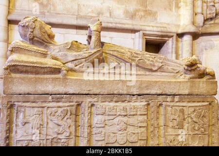 Sarcophage dans la cathédrale se, Alfama District, Lisbonne, Portugal, Europe Banque D'Images